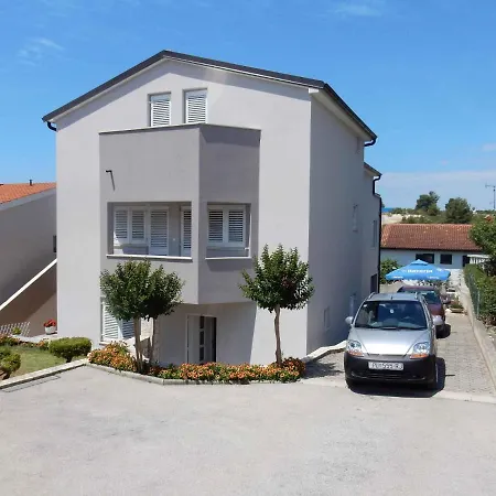 32 Apartment